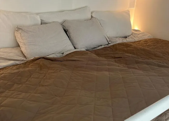 Exclusive 1 Bedroom *