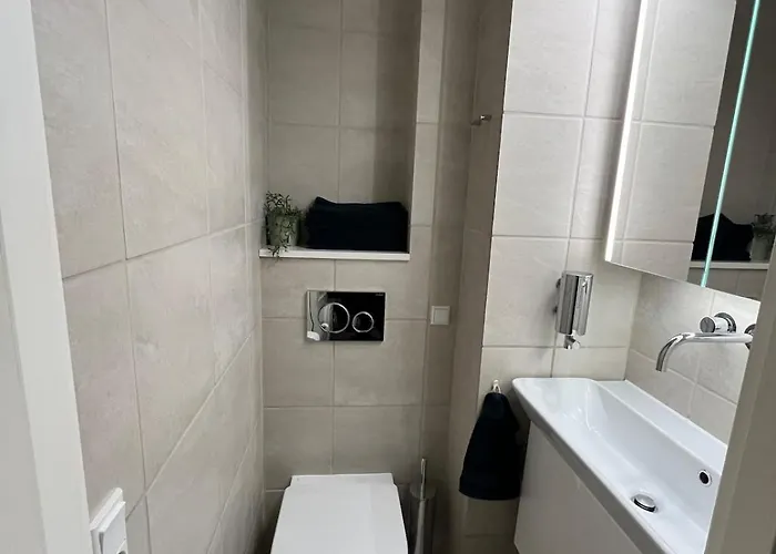 Exclusive 1 Bedroom *